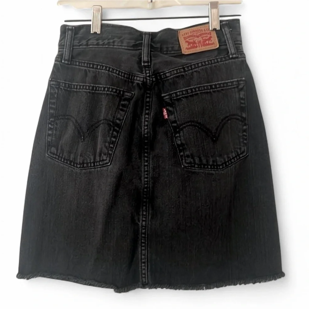 Levi’s High Rise Raw Hem Denim Mini Skirt Black 24